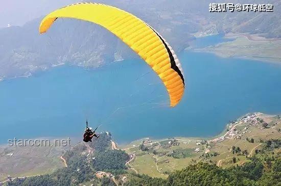 女孩乘滑翔伞时自己解开安全绳坠亡：深度分析与行业透视